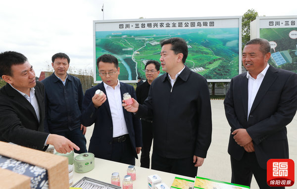 2021年4月23日 羅增斌在綿陽(yáng)明興農(nóng)業(yè)科技公司調(diào)研（記者 賴(lài)杰 攝）.jpg
