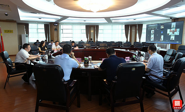 2021年7月25日，元方主持召開疫情防控應(yīng)急指揮部會(huì)議  張莉 攝.jpg