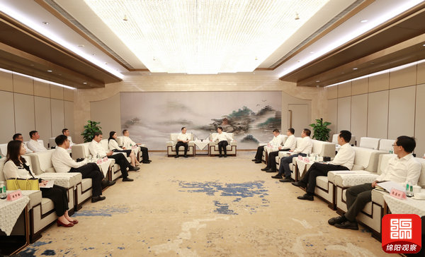 2021年8月27日 羅增斌會(huì)見川發(fā)展董事長(zhǎng)李文清一行（記者 賴杰 攝）.jpg