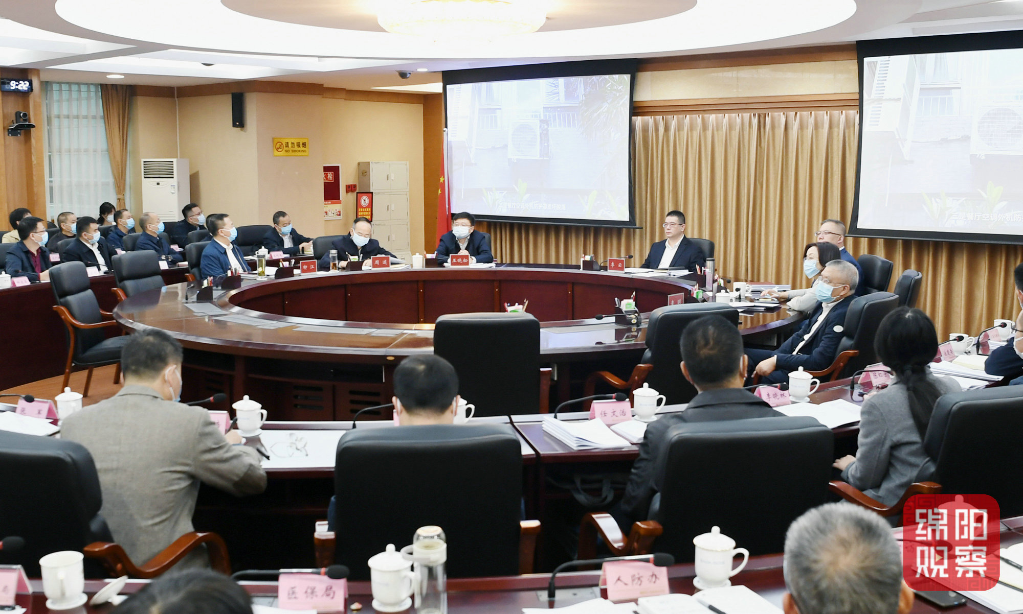 2022年10月13日，李云主持召開(kāi)2022年第四次市長(zhǎng)辦公會(huì)  張莉 攝.jpg