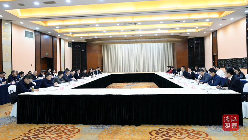 2023年10月31日，李云出席府院兩長聯(lián)系會  張莉 攝.jpg