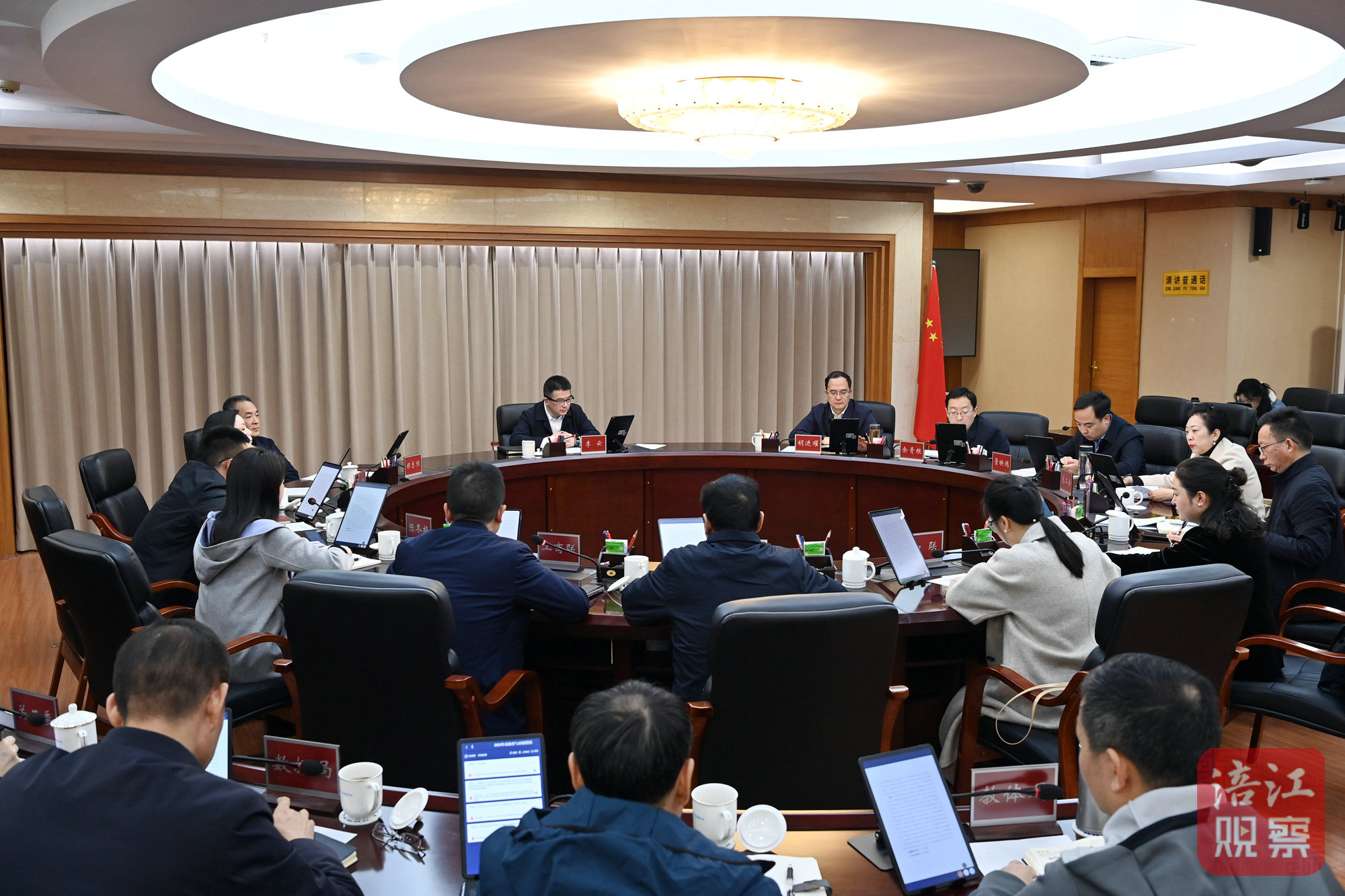 2024年11月22日，李云召開2024年市政府與市級群團(tuán)部門暨市政府與市總工會聯(lián)席會議  張莉 攝.jpg