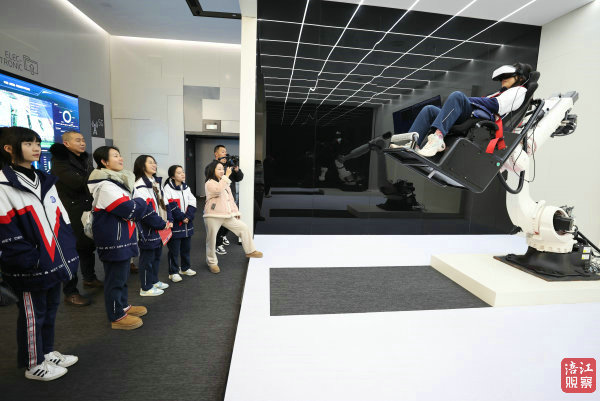 參觀科技智谷5G園、綿陽科技創(chuàng)新館、凱德非遺集市5.jpg