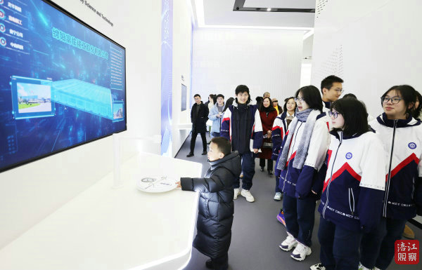 參觀科技智谷5G園、綿陽科技創(chuàng)新館、凱德非遺集市2.jpg