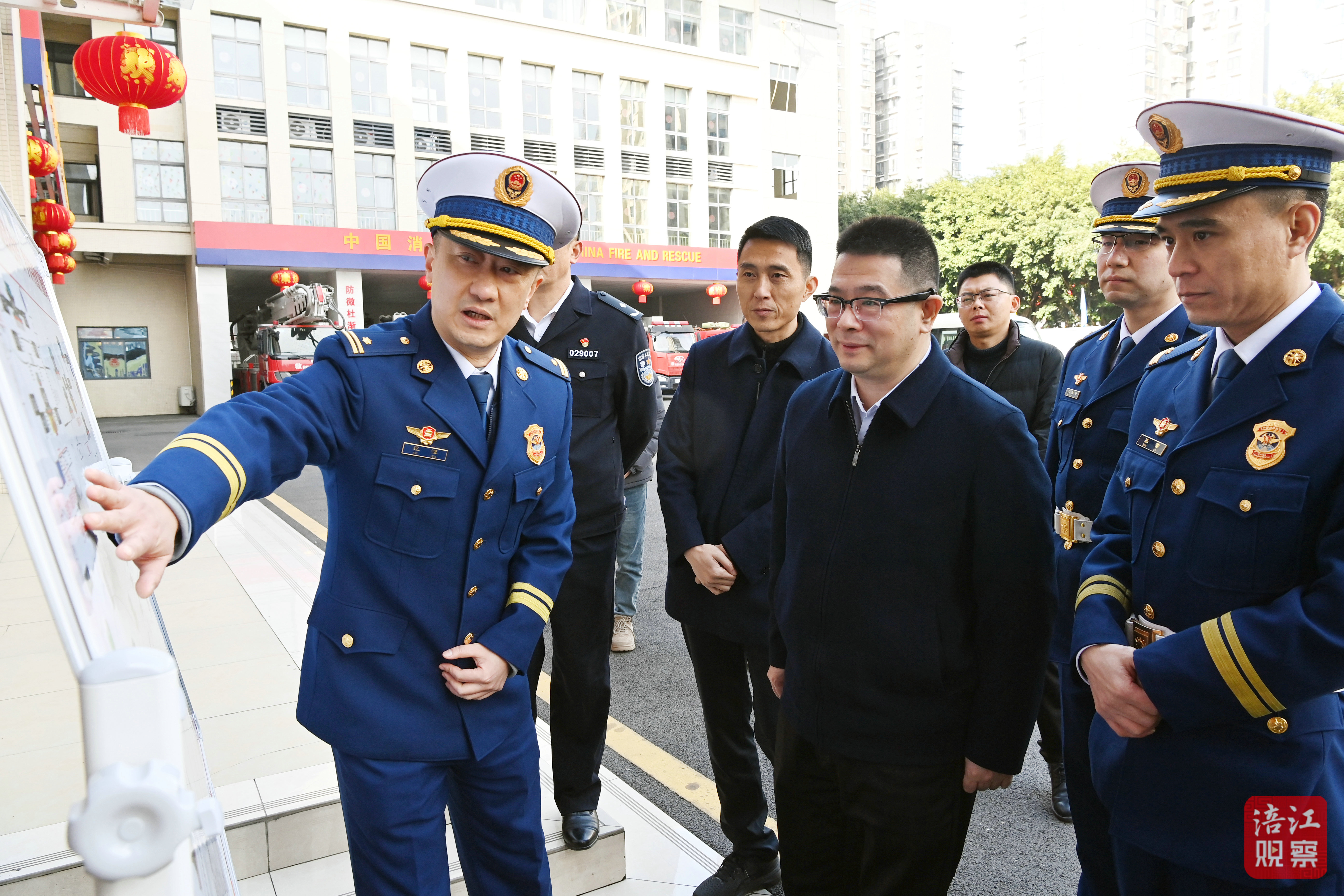 2025年1月27日，李云檢查節(jié)日供應(yīng)、安全穩(wěn)定工作‘，慰問一線職工3  張莉 攝.jpg
